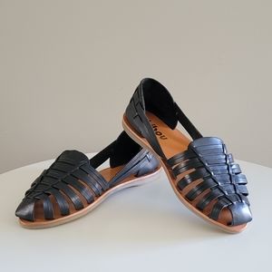 Brand new never worn Hibou sandals
